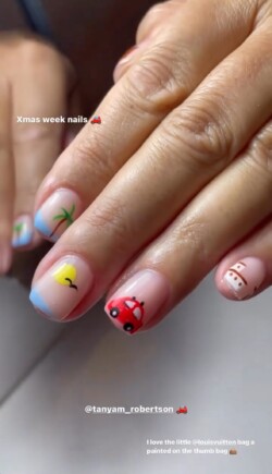 Holiday nails - hand drawn nail art