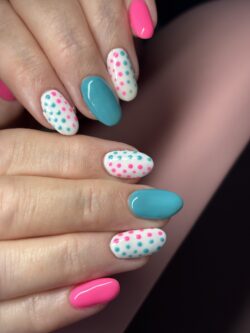 Builder gel poka dots