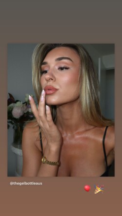 SHANI GRIMMOND - French mani