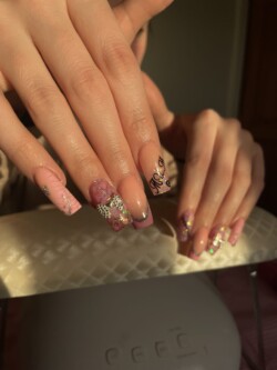 Mother’s Day nails