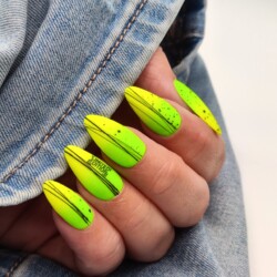 Fesitval Neon Nails